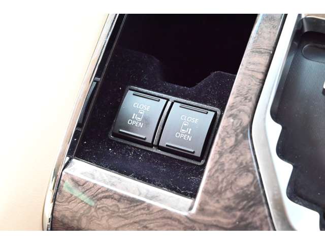 トヨタ アルファード　ハイブリッド ハイブリッド ２．５ エグゼクティブ ラウンジ Ｅ－ＦＯＵＲ ４ＷＤ R4年 (近畿) 99