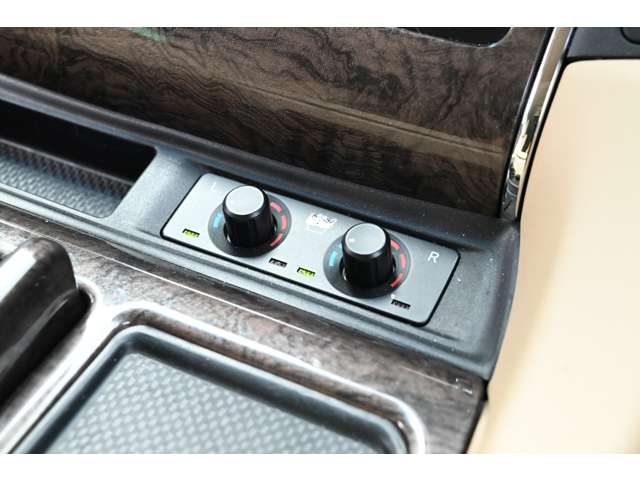 トヨタ アルファード　ハイブリッド ハイブリッド ２．５ エグゼクティブ ラウンジ Ｅ－ＦＯＵＲ ４ＷＤ R4年 (近畿) 99