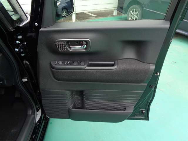 ホンダ Ｎ　ＢＯＸ カスタム ６６０ R7年 () 99