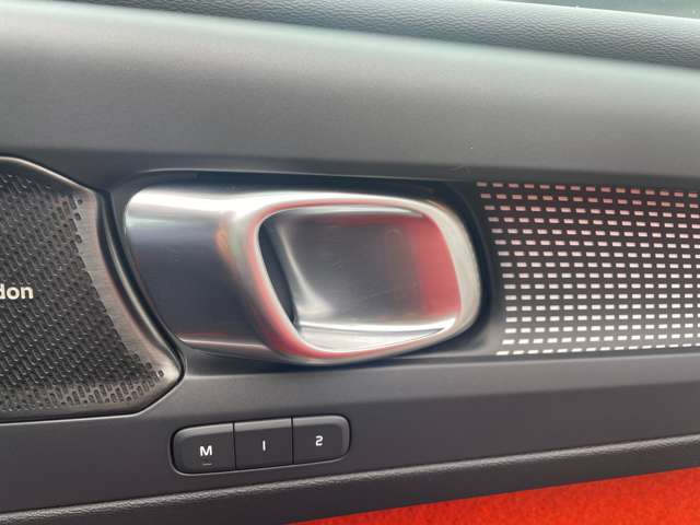 ボルボ ＸＣ４０ Ｔ４ ＡＷＤ Ｒデザイン ４ＷＤ H30年 (東北) 99