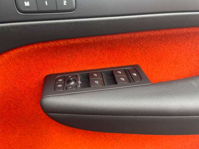 ボルボ ＸＣ４０ Ｔ４ ＡＷＤ Ｒデザイン ４ＷＤ H30年 (東北) 99