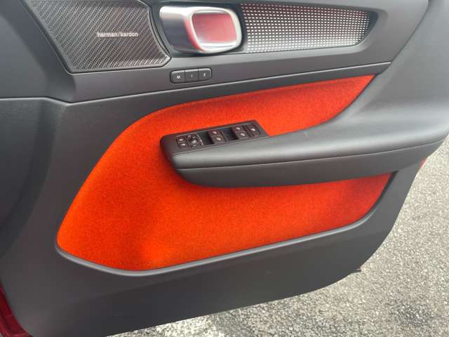 ボルボ ＸＣ４０ Ｔ４ ＡＷＤ Ｒデザイン ４ＷＤ H30年 (東北) 99