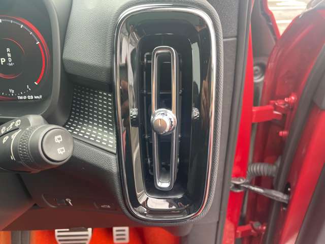 ボルボ ＸＣ４０ Ｔ４ ＡＷＤ Ｒデザイン ４ＷＤ H30年 (東北) 99