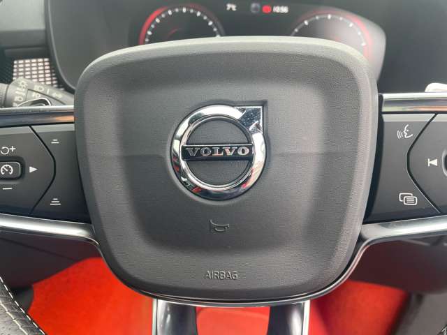 ボルボ ＸＣ４０ Ｔ４ ＡＷＤ Ｒデザイン ４ＷＤ H30年 (東北) 99