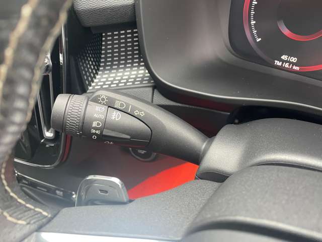 ボルボ ＸＣ４０ Ｔ４ ＡＷＤ Ｒデザイン ４ＷＤ H30年 (東北) 99