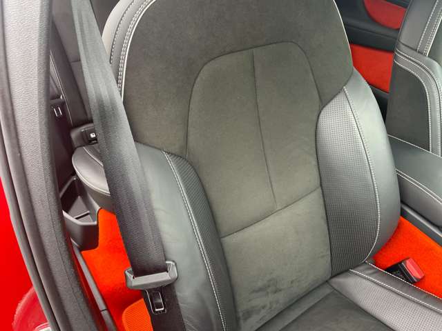 ボルボ ＸＣ４０ Ｔ４ ＡＷＤ Ｒデザイン ４ＷＤ H30年 (東北) 99