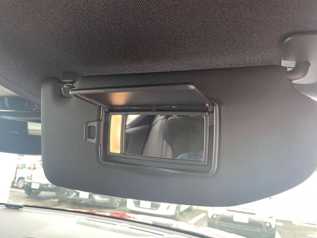 ボルボ ＸＣ４０ Ｔ４ ＡＷＤ Ｒデザイン ４ＷＤ H30年 (東北) 99