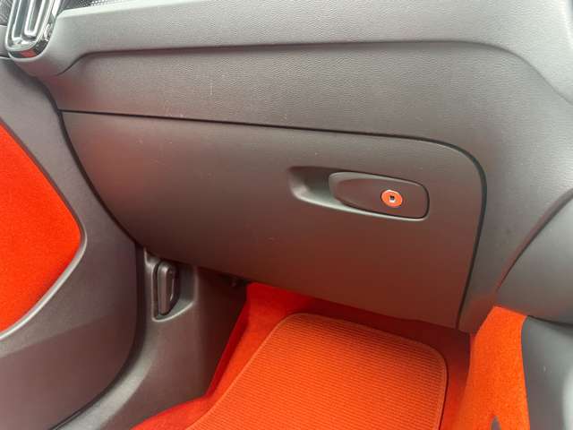 ボルボ ＸＣ４０ Ｔ４ ＡＷＤ Ｒデザイン ４ＷＤ H30年 (東北) 99