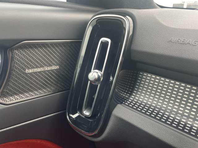 ボルボ ＸＣ４０ Ｔ４ ＡＷＤ Ｒデザイン ４ＷＤ H30年 (東北) 99