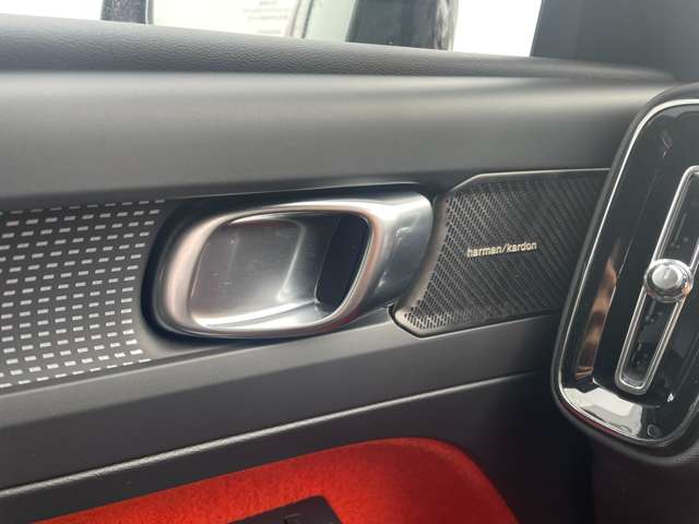 ボルボ ＸＣ４０ Ｔ４ ＡＷＤ Ｒデザイン ４ＷＤ H30年 (東北) 99