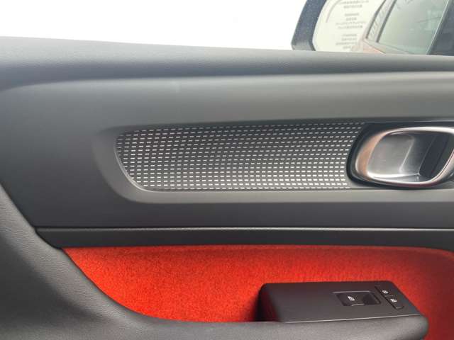 ボルボ ＸＣ４０ Ｔ４ ＡＷＤ Ｒデザイン ４ＷＤ H30年 (東北) 99