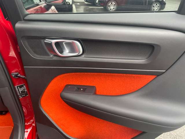 ボルボ ＸＣ４０ Ｔ４ ＡＷＤ Ｒデザイン ４ＷＤ H30年 (東北) 99