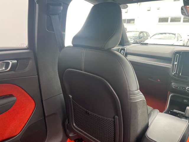 ボルボ ＸＣ４０ Ｔ４ ＡＷＤ Ｒデザイン ４ＷＤ H30年 (東北) 99