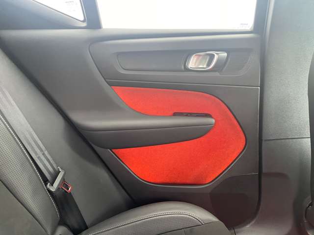 ボルボ ＸＣ４０ Ｔ４ ＡＷＤ Ｒデザイン ４ＷＤ H30年 (東北) 99