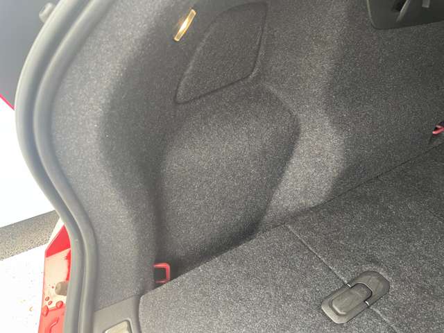 ボルボ ＸＣ４０ Ｔ４ ＡＷＤ Ｒデザイン ４ＷＤ H30年 (東北) 99