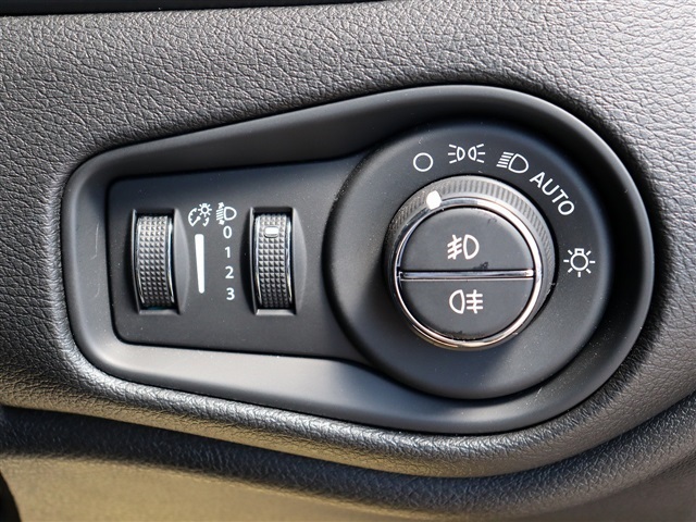 ジープ レネゲード リミテッド R2年 (関東) 99