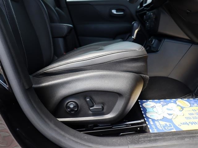 ジープ レネゲード リミテッド R2年 (関東) 99