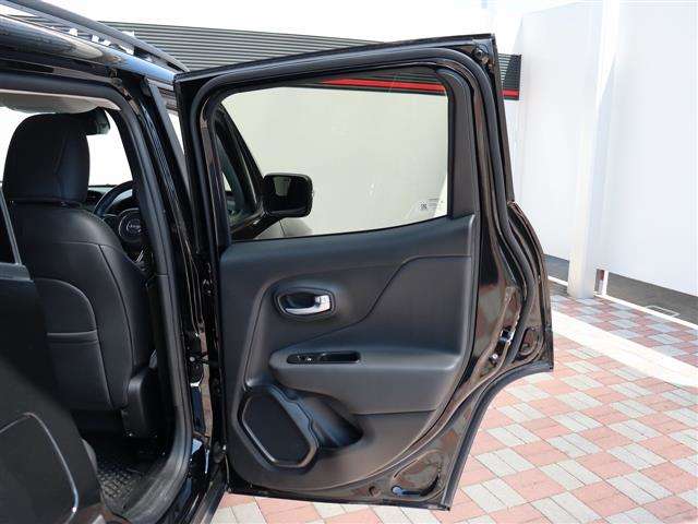 ジープ レネゲード リミテッド R2年 (関東) 99