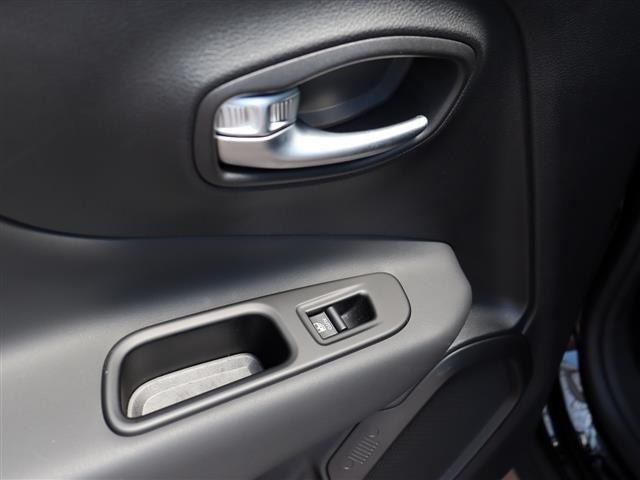 ジープ レネゲード リミテッド R2年 (関東) 99