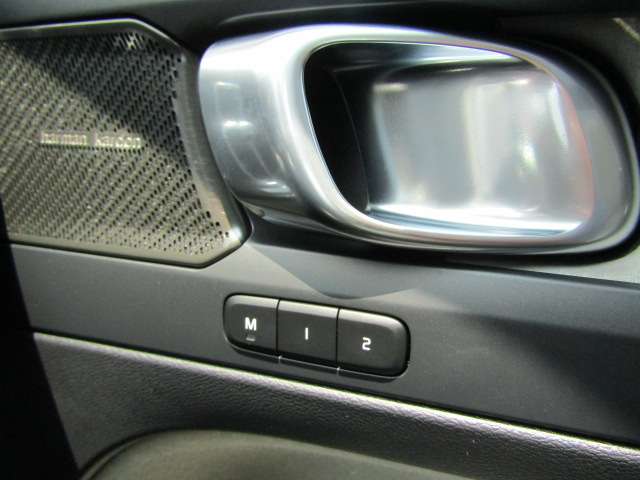 ボルボ ＸＣ４０ ウルトラ Ｂ４ ＡＷＤ ４ＷＤ R6年 (四国) 99