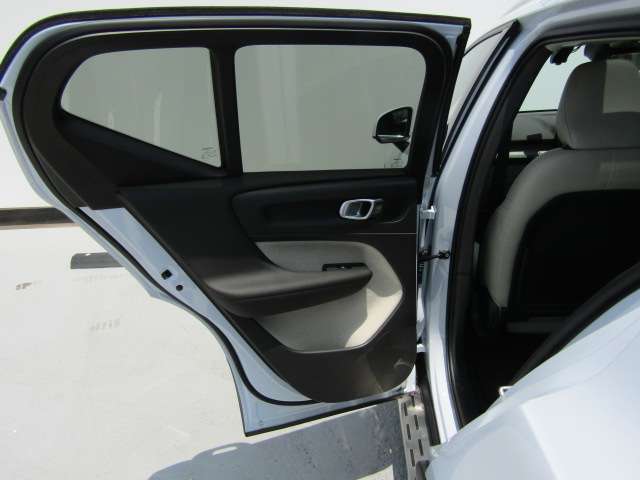 ボルボ ＸＣ４０ ウルトラ Ｂ４ ＡＷＤ ４ＷＤ R6年 (四国) 99