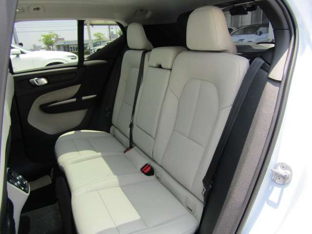 ボルボ ＸＣ４０ ウルトラ Ｂ４ ＡＷＤ ４ＷＤ R6年 (四国) 99
