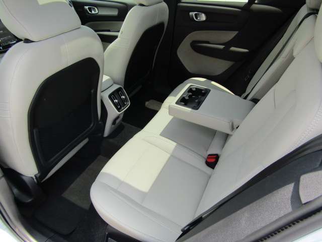 ボルボ ＸＣ４０ ウルトラ Ｂ４ ＡＷＤ ４ＷＤ R6年 (四国) 99
