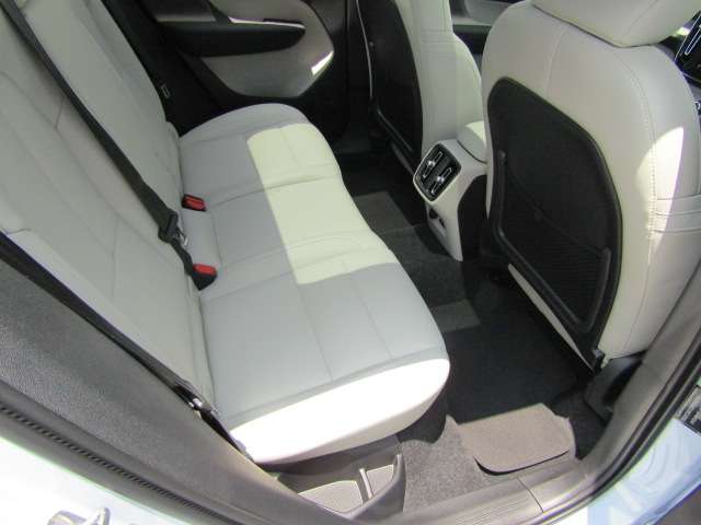 ボルボ ＸＣ４０ ウルトラ Ｂ４ ＡＷＤ ４ＷＤ R6年 (四国) 99