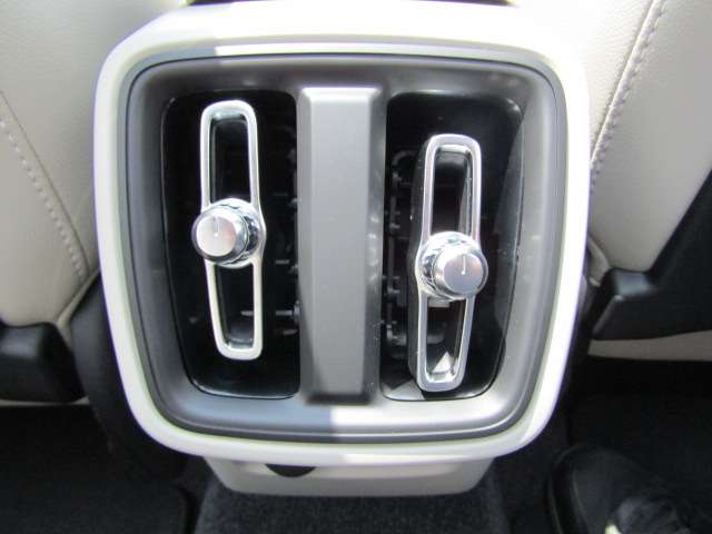ボルボ ＸＣ４０ ウルトラ Ｂ４ ＡＷＤ ４ＷＤ R6年 (四国) 99