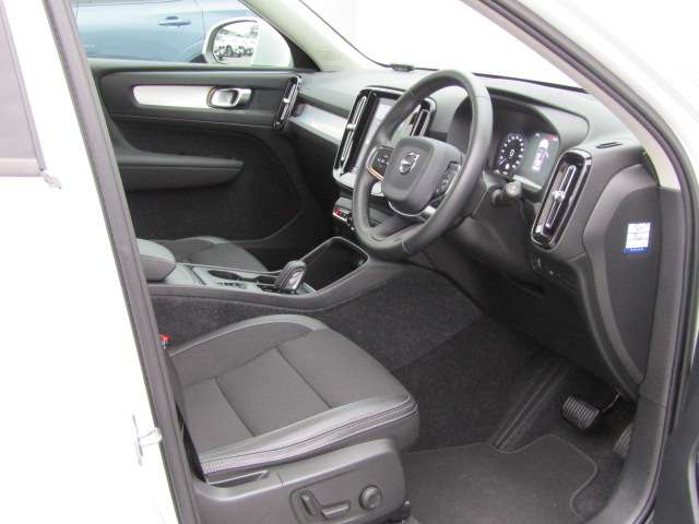 ボルボ ＸＣ４０ Ｔ４　モメンタム R2年 (四国) 99
