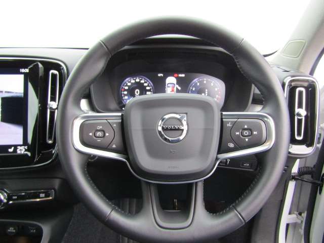ボルボ ＸＣ４０ Ｔ４　モメンタム R2年 (四国) 99