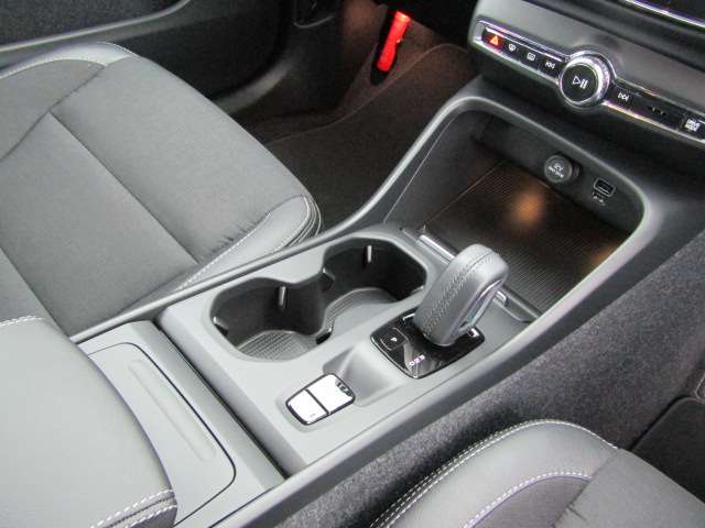 ボルボ ＸＣ４０ Ｔ４　モメンタム R2年 (四国) 99