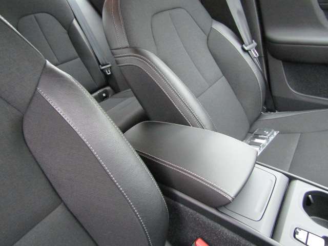 ボルボ ＸＣ４０ Ｔ４　モメンタム R2年 (四国) 99