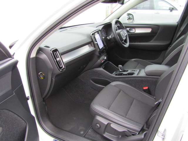 ボルボ ＸＣ４０ Ｔ４　モメンタム R2年 (四国) 99