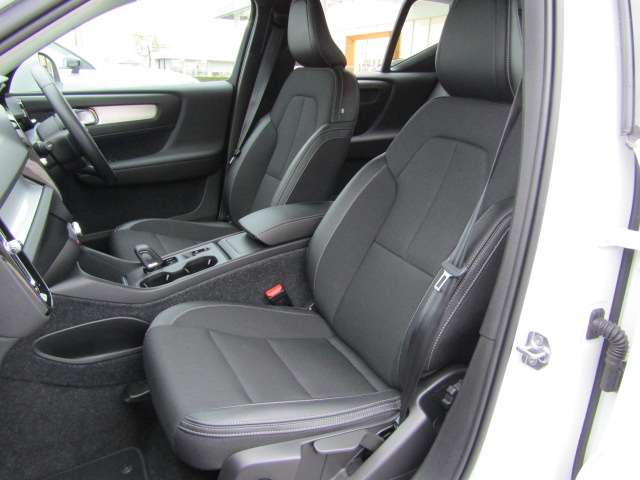 ボルボ ＸＣ４０ Ｔ４　モメンタム R2年 (四国) 99