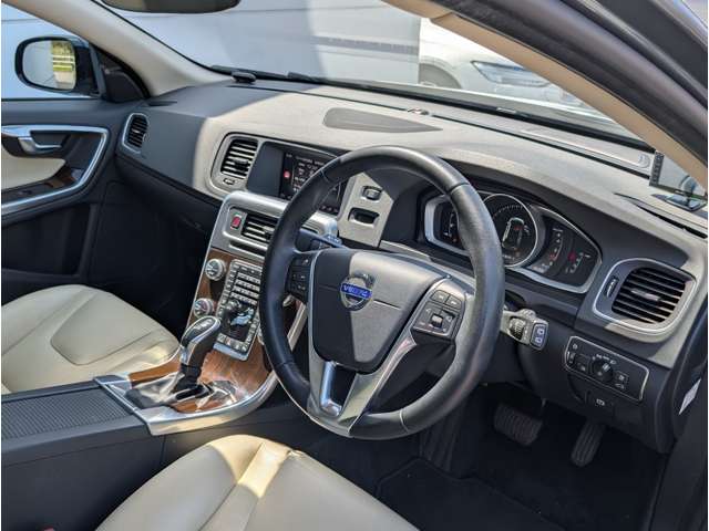 ボルボ Ｖ６０クロスカントリー Ｔ５ ＡＷＤ クラシック ４ＷＤ H30年 (東北) 99