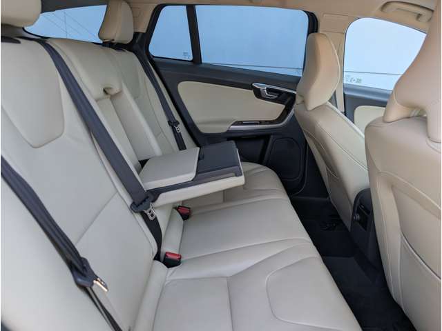 ボルボ Ｖ６０クロスカントリー Ｔ５ ＡＷＤ クラシック ４ＷＤ H30年 (東北) 99