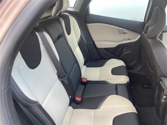 ボルボ Ｖ４０クロスカントリー Ｄ４ モメンタム ディーゼルターボ H28年 (東北) 99