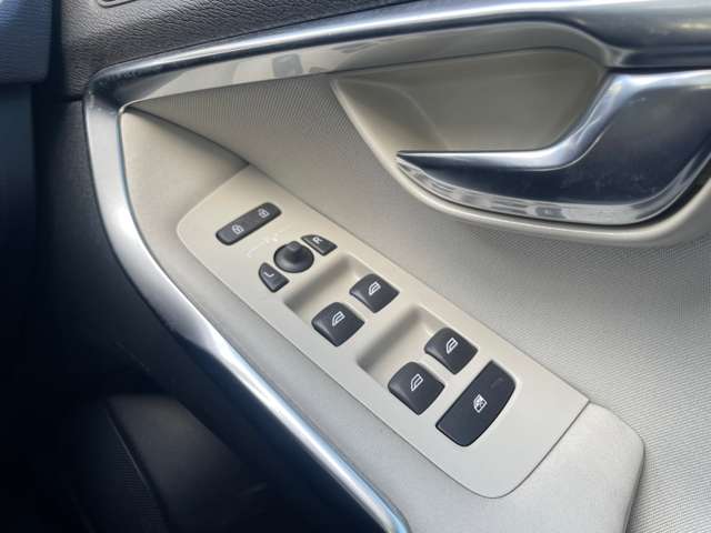 ボルボ Ｖ４０クロスカントリー Ｄ４ モメンタム ディーゼルターボ H28年 (東北) 99