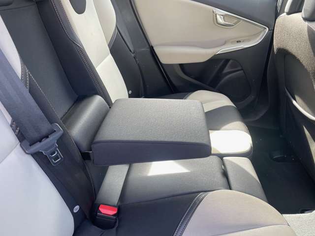 ボルボ Ｖ４０クロスカントリー Ｄ４ モメンタム ディーゼルターボ H28年 (東北) 99