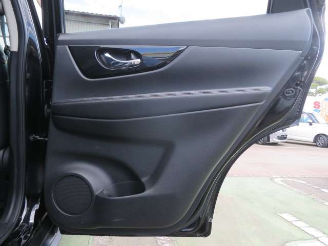 日産 エクストレイル ２．０ ２０Ｘ ３列車 ４ＷＤ R1年 (関東) 99