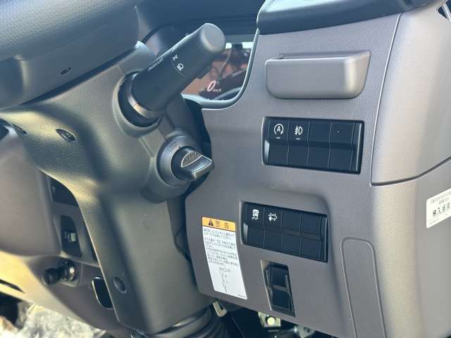 三菱フソウ キャンター ３．０ ダブルキャブ 全低床 ディーゼルターボ R7年 (東海) 99