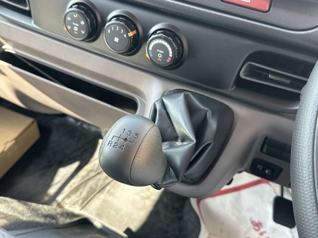 三菱フソウ キャンター ３．０ ダブルキャブ 全低床 ディーゼルターボ R7年 (東海) 99