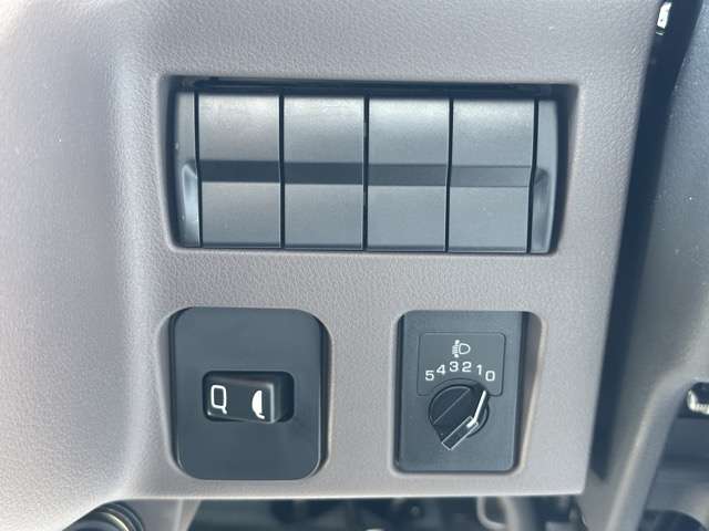 三菱フソウ キャンター ３．０ ダブルキャブ 全低床 ディーゼルターボ R7年 (東海) 99