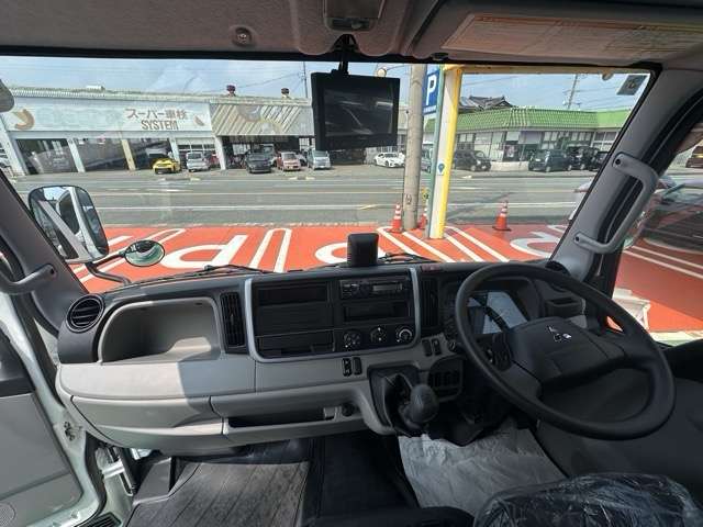 三菱フソウ キャンター ３．０ＤＴ 平ボディ全低床 ２Ｔ R7年 (東海) 99