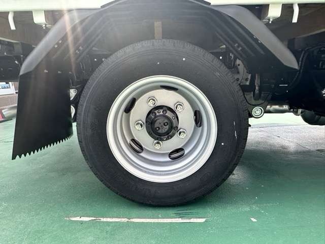 三菱フソウ キャンター ３．０ＤＴ 平ボディ全低床 ２Ｔ R7年 (東海) 99