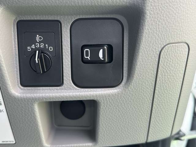 三菱フソウ キャンター ３．０ＤＴ 平ボディ全低床 ２Ｔ R7年 (東海) 99