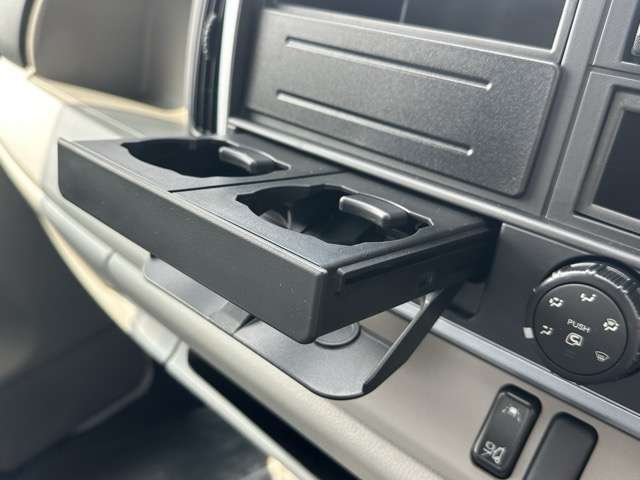 三菱フソウ キャンター ３．０ＤＴ 平ボディ全低床 ２Ｔ R7年 (東海) 99