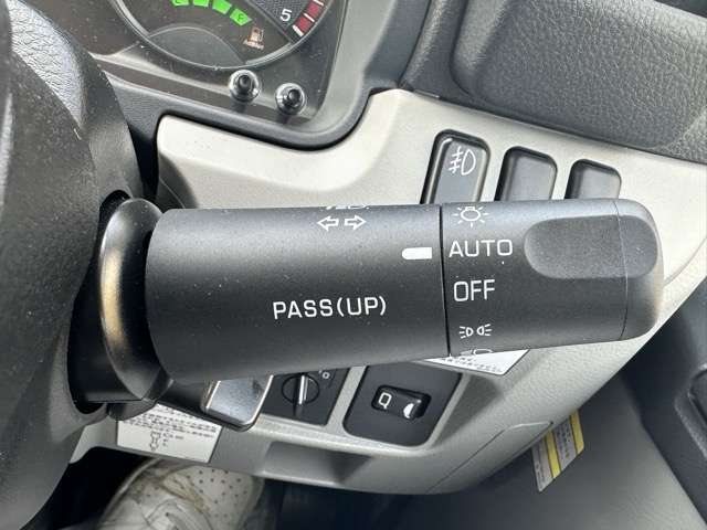 三菱フソウ キャンター ３．０ＤＴ 平ボディ全低床 ２Ｔ R7年 (東海) 99