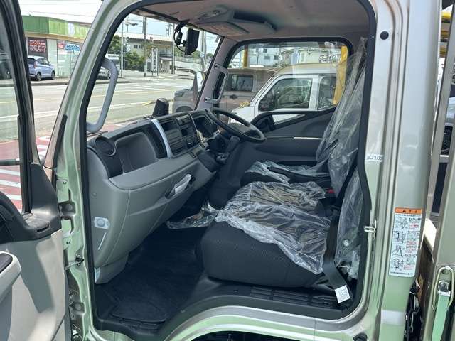三菱フソウ キャンター ３．０ＤＴ 全低床 ２Ｔ平ボディ垂直ゲート R6年 (東海) 99